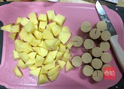 香煎土豆香肠块的做法图解4