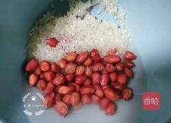 牛奶花生露的做法图解2