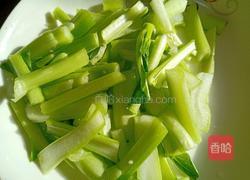 滑蛋虾仁配白灼菜芯的做法图解3