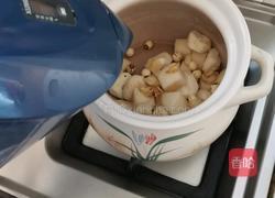 马蹄莲子百合雪梨糖水的做法图解3