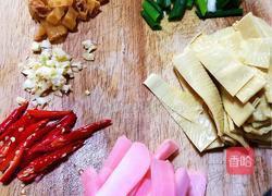 泡菜炒嫩牛肉的做法图解1