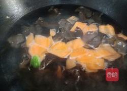猪肉炒杂蔬的做法图解2