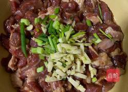 芹菜炒牛肉的做法图解1
