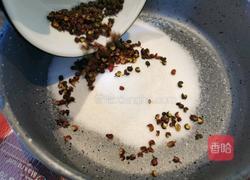 盐爆花生米的做法图解3