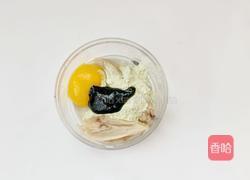 8个月加宝宝辅食：鸡肉黑芝麻酱面线的做法图解2