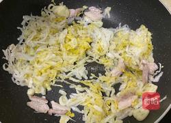 五花肉炒酸菜粉条的做法图解8