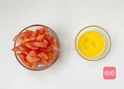 8个月以上宝宝辅食：茄汁小花粒粒面的做法图解2