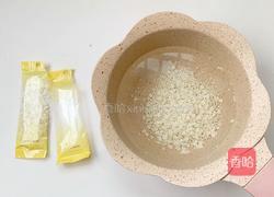 8个月以上宝宝辅食：茄汁小花粒粒面的做法图解3