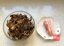 茶树菇炒五花肉的做法图解2