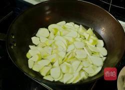 青椒炒茭白的做法图解2