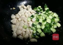 黄瓜鸡丁的做法图解7