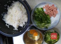 酱油炒饭的做法图解1