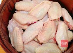 只用葱姜蒜,就可以做出烧烤味的蒜蓉鸡翅的做法图解1