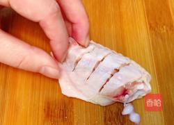 只用葱姜蒜，就可以做出烧烤味的蒜蓉鸡翅的做法图解2