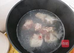 土茯苓排骨汤的做法图解2