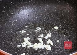 西兰花炒香菇的做法图解5