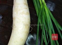 蒜苗炒萝卜丝的做法图解1