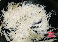 蒜苗炒萝卜丝的做法图解5