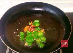 辣椒炒鸡蛋干的做法图解3