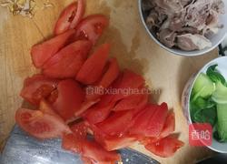 番茄肥牛面的做法图解1