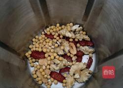 核桃红枣豆浆的做法图解2