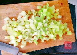 胡萝卜莴笋炒土豆的做法图解5