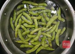 香辣毛豆的做法图解1