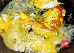 荷包蛋炒腊八豆的做法图解2