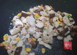 香菇鸡丁的做法图解2