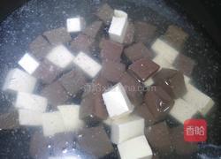 红烧豆腐猪血的做法图解1