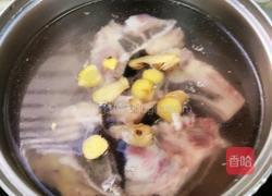 萝卜牛骨汤的做法图解1
