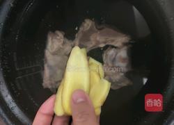 萝卜牛骨汤的做法图解3