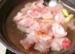 不用一滴油一滴水，做出来的懒人版猪蹄炖黄豆的做法图解3