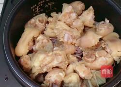 不用一滴油一滴水，做出来的懒人版猪蹄炖黄豆的做法图解7