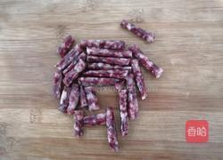蒜苗炒腊肠的做法图解2
