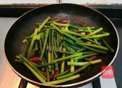 蒜苗炒腊肠的做法图解11