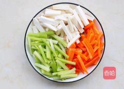 杏鲍菇胡萝卜炒西芹的做法图解3