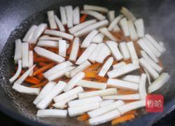 杏鲍菇胡萝卜炒西芹的做法图解4