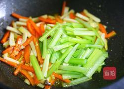 杏鲍菇胡萝卜炒西芹的做法图解9