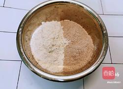 黑全麦窝窝头的做法图解1