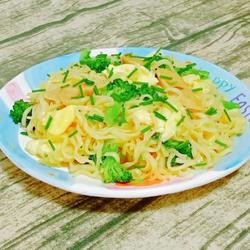 火腿鸡蛋炒芝士面的做法[图]