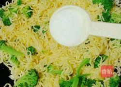 火腿鸡蛋炒芝士面的做法图解17