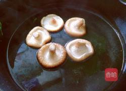 茼蒿梗蘑菇猪肉馅饺子的做法图解7