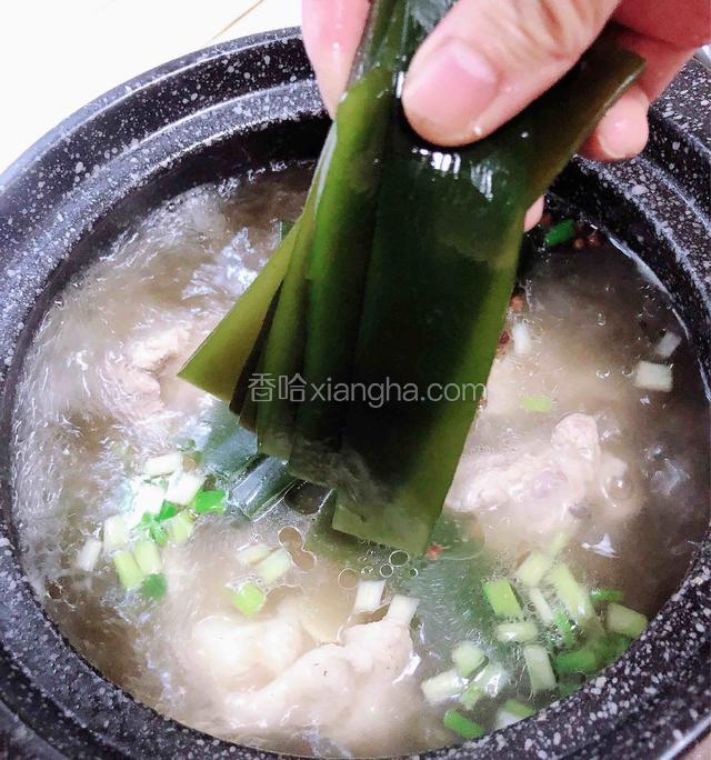 再放入海带片。