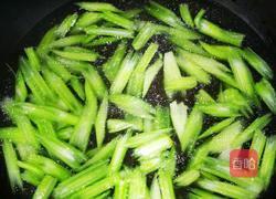 西芹虾仁腰果的做法图解3