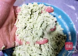 菠菜汁疙瘩汤的做法图解2