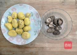 板栗烩香菇的做法图解1