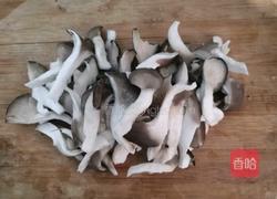 腊味菌菇素鸡的做法图解2