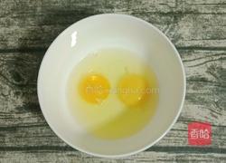 奶香鸡蛋卷饼 (宝宝辅食）的做法图解2