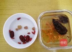 羊肚菌虫草花炖鸡汤的做法图解1